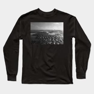 beach in black and white Long Sleeve T-Shirt